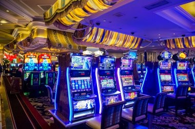 musangtoto AduQ pot display and player action sequence showing antes and reveals